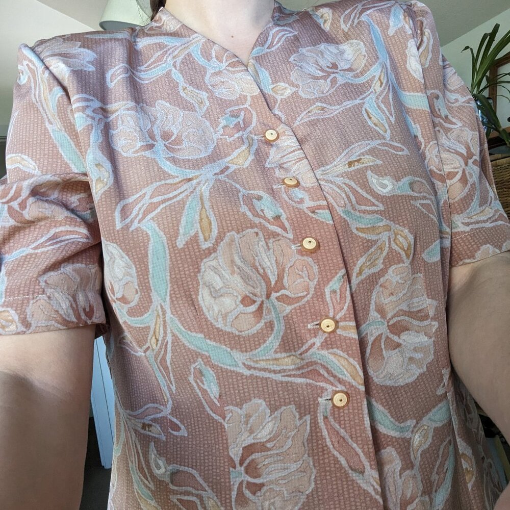 Stunning floral vintage button down shirt, short sleeve, Jouve, size 8 US